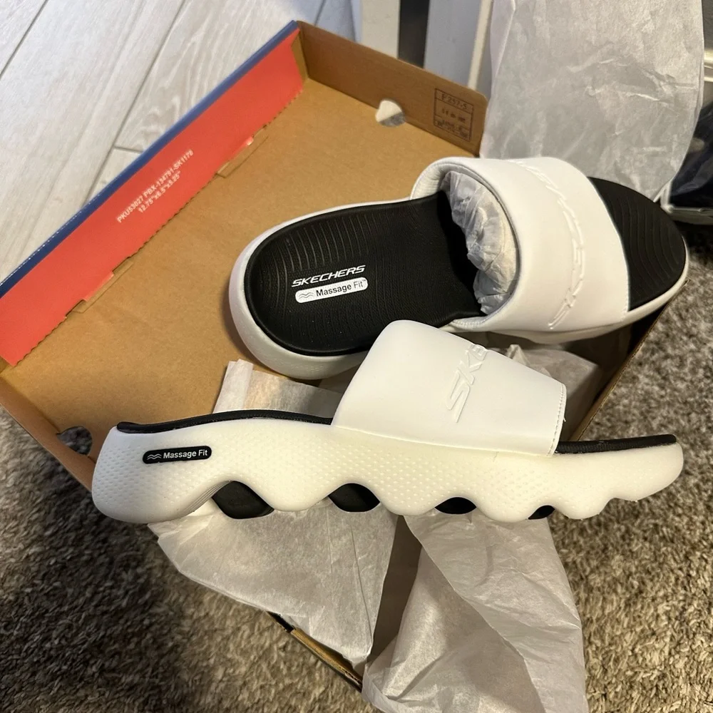 Skechers Recovery White and Black chunky Sandals NWOT - Picture 1 of 3